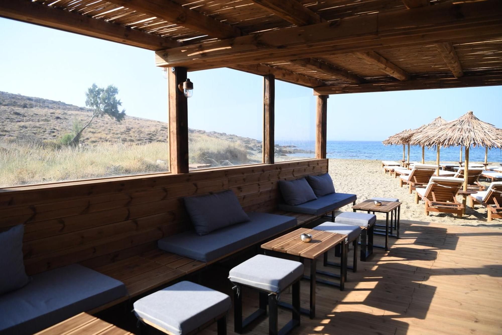 Nostos Beachfront Apartments & Studios アギオス・イオアニス エクステリア 写真