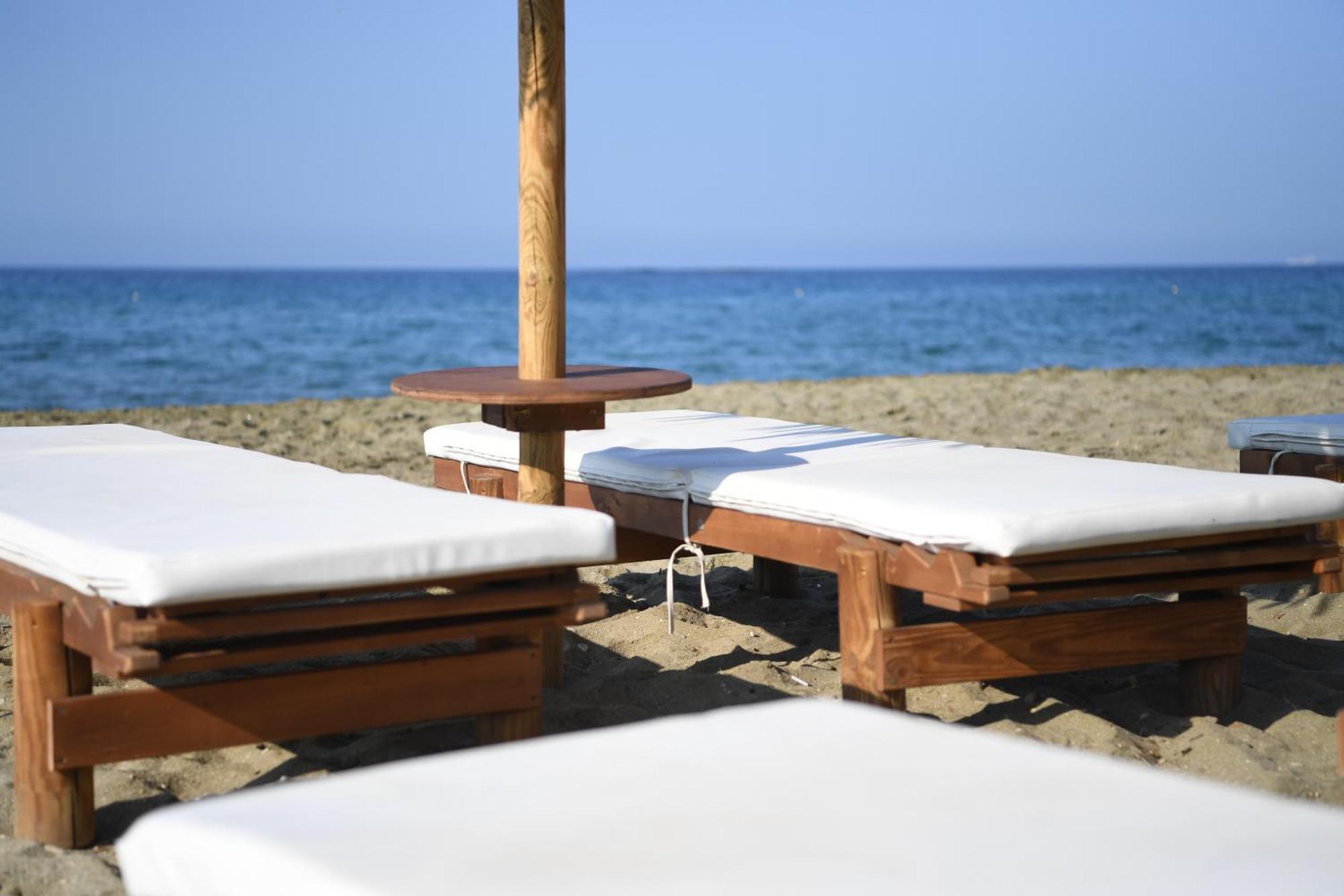 Nostos Beachfront Apartments & Studios アギオス・イオアニス エクステリア 写真