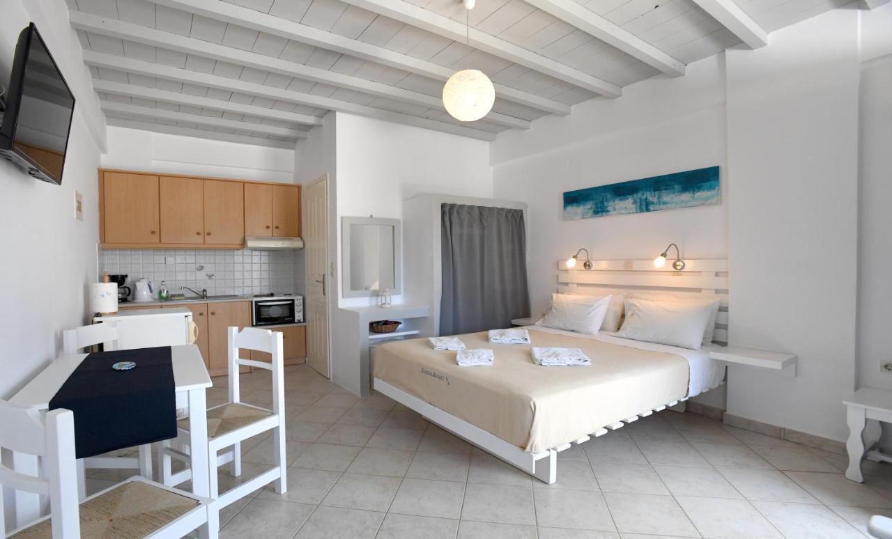 Nostos Beachfront Apartments & Studios アギオス・イオアニス エクステリア 写真